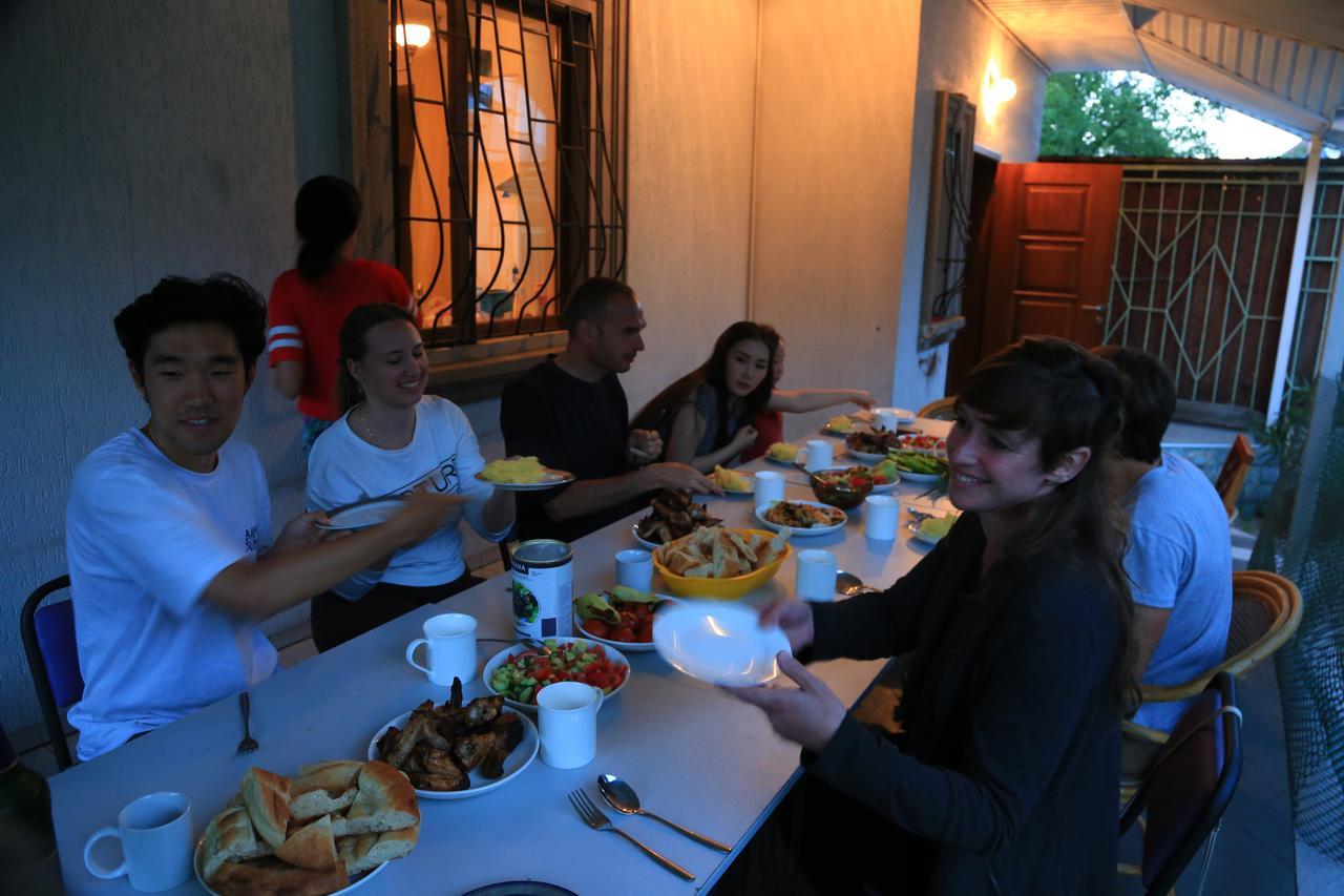"European" Backpackers Hostel In Almaty Exterior foto